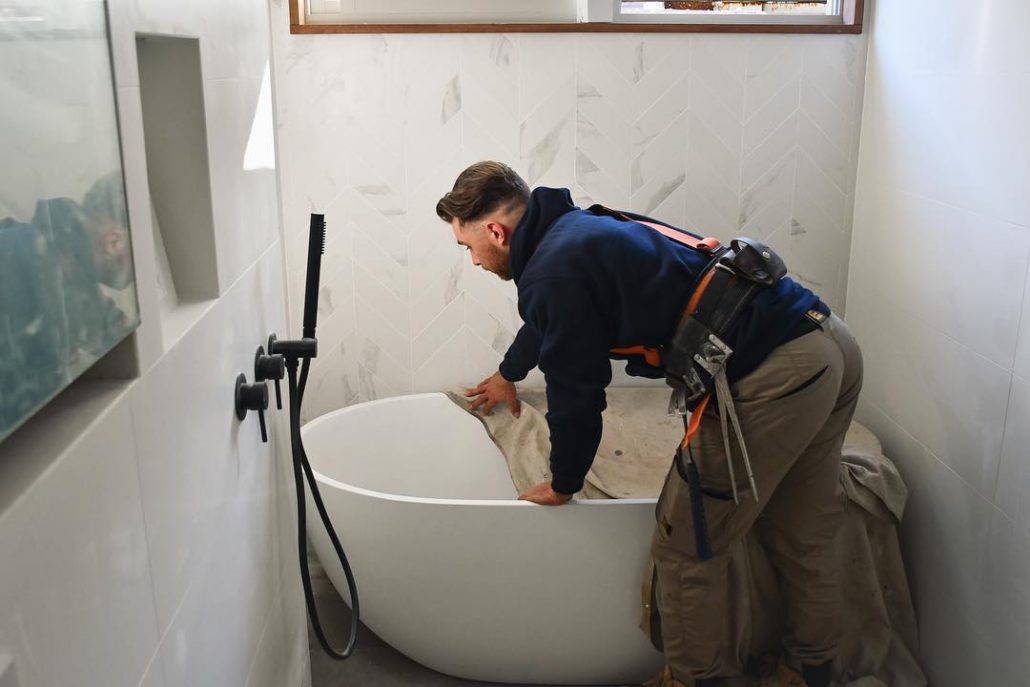 Rob at Pro Projects Install a big free standing bath tub in Coogee